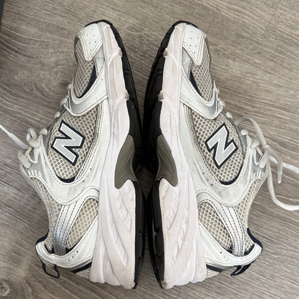 New Balance 530 Shoes - White and Gray - Picture 7 of 11